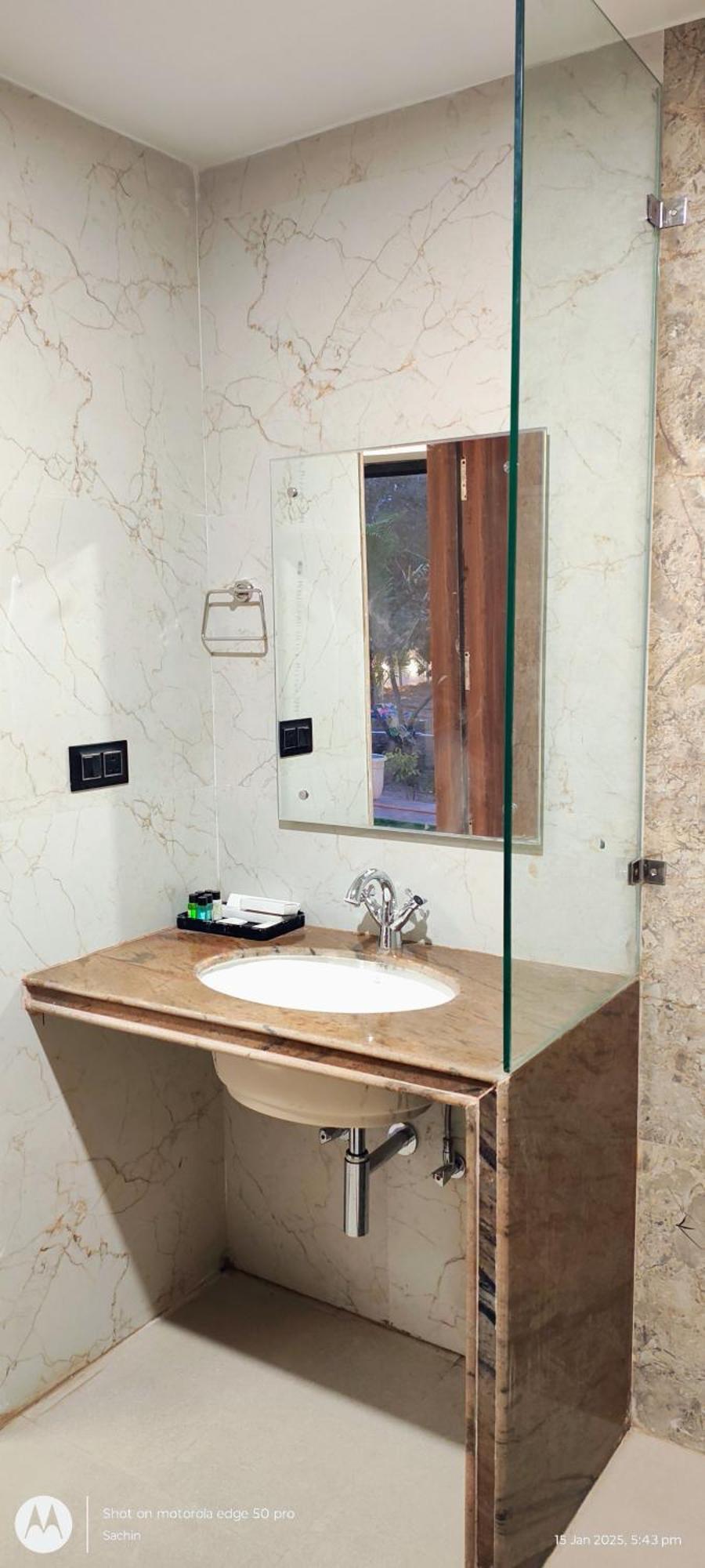 Trisaa Resort & Banquets Jhusi Экстерьер фото