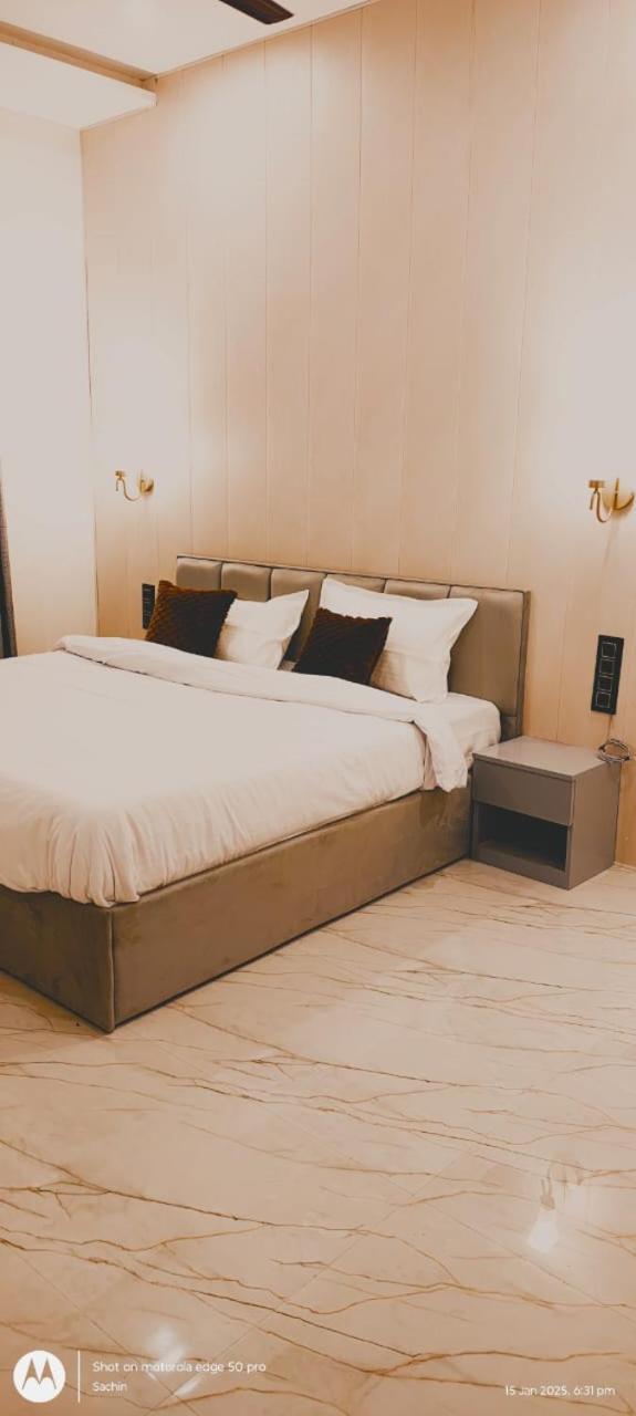 Trisaa Resort & Banquets Jhusi Экстерьер фото